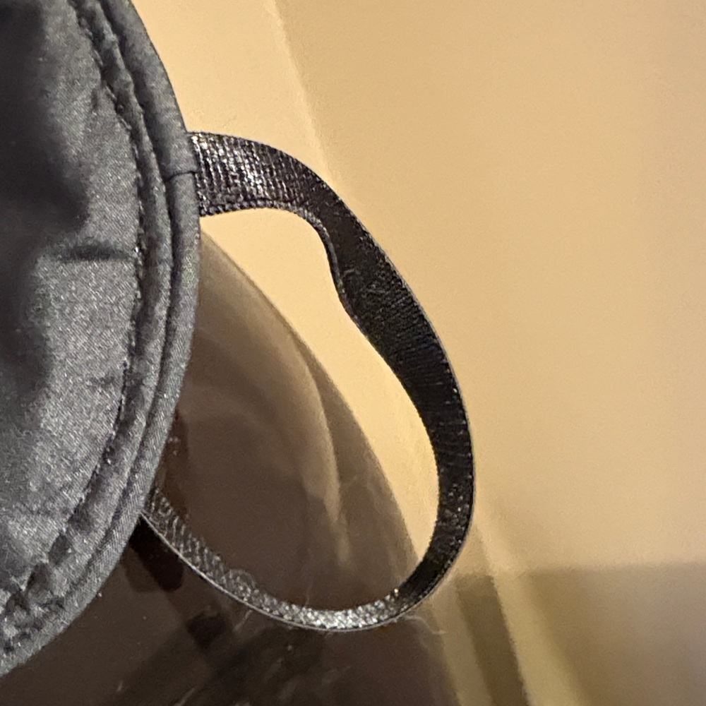 CHANEL Elegant Black Eye Mask - Picture 6 of 7